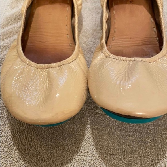 Tieks Shoes - Tieks  biscotti cream patent leather size 11